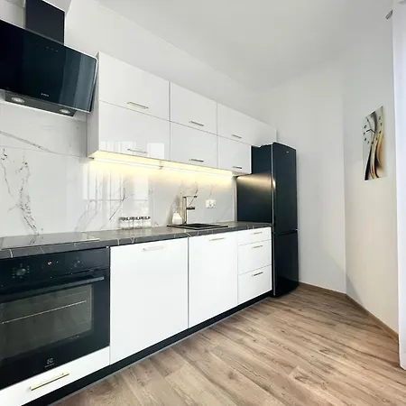 Easy Rent- Polnocna Old Town View, Free Parking, 24h Check-in 아파트